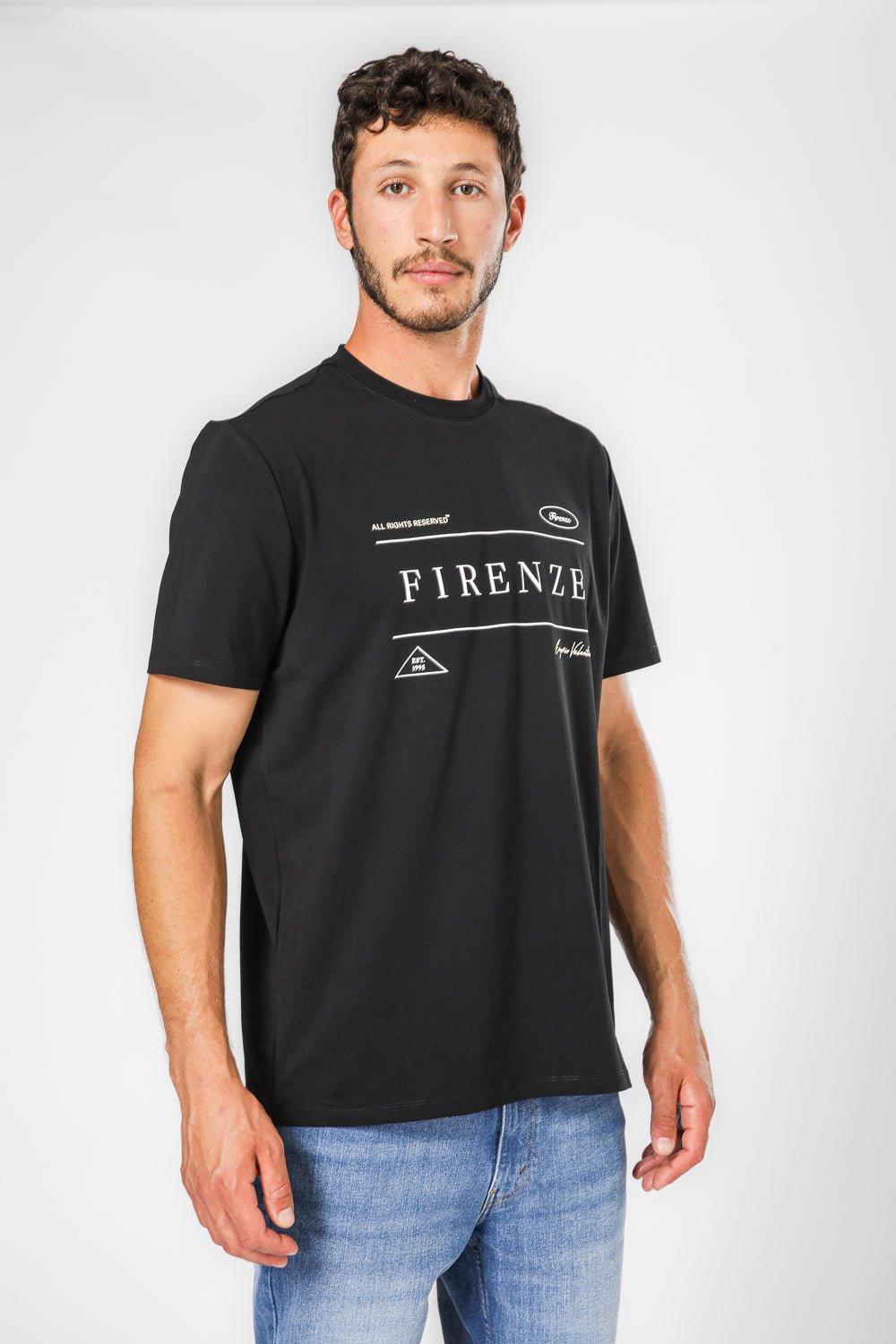 טישירט בצבע שחור לגברים