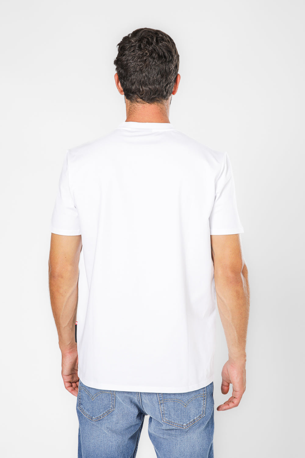 טישירט בצבע לבן לגברים