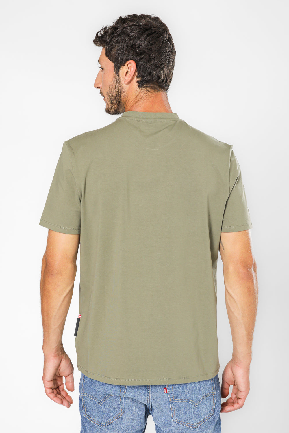 טישירט בצבע ירוק לגברים