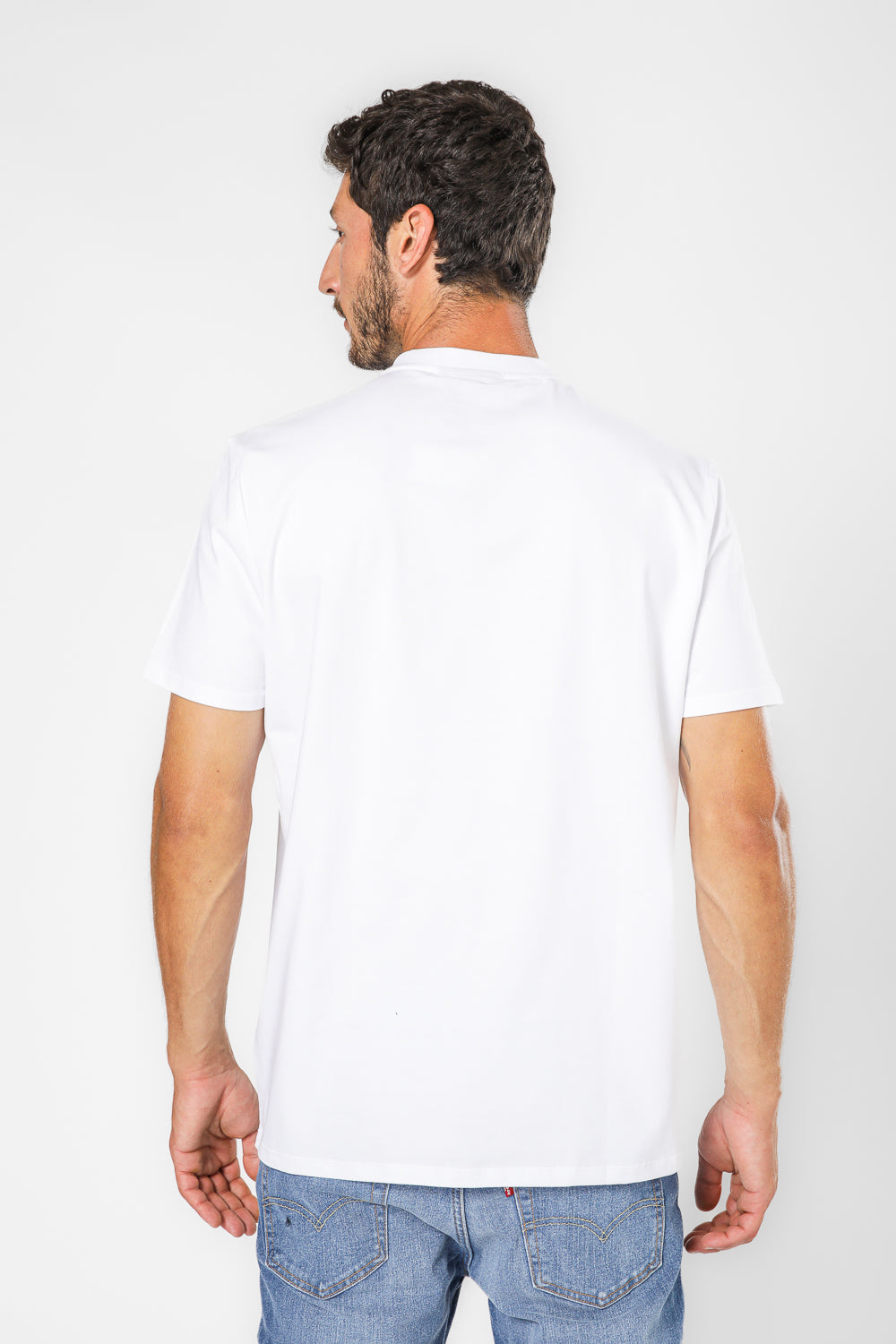 טישירט בצבע לבן לגברים