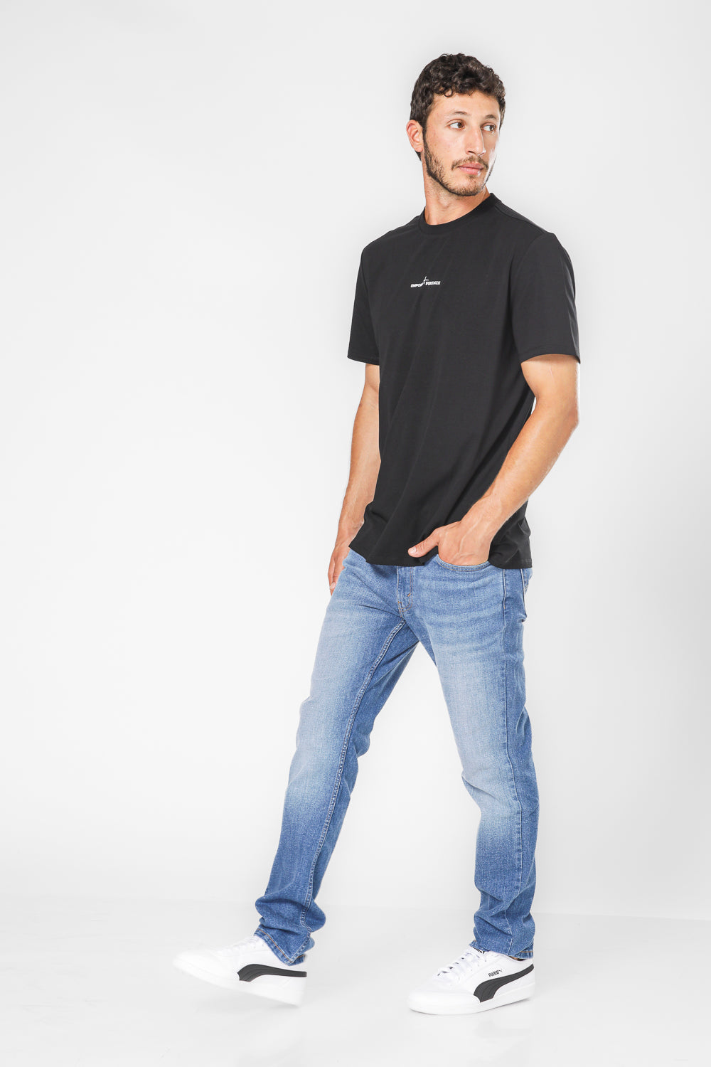 טישירט בצבע שחור לגברים