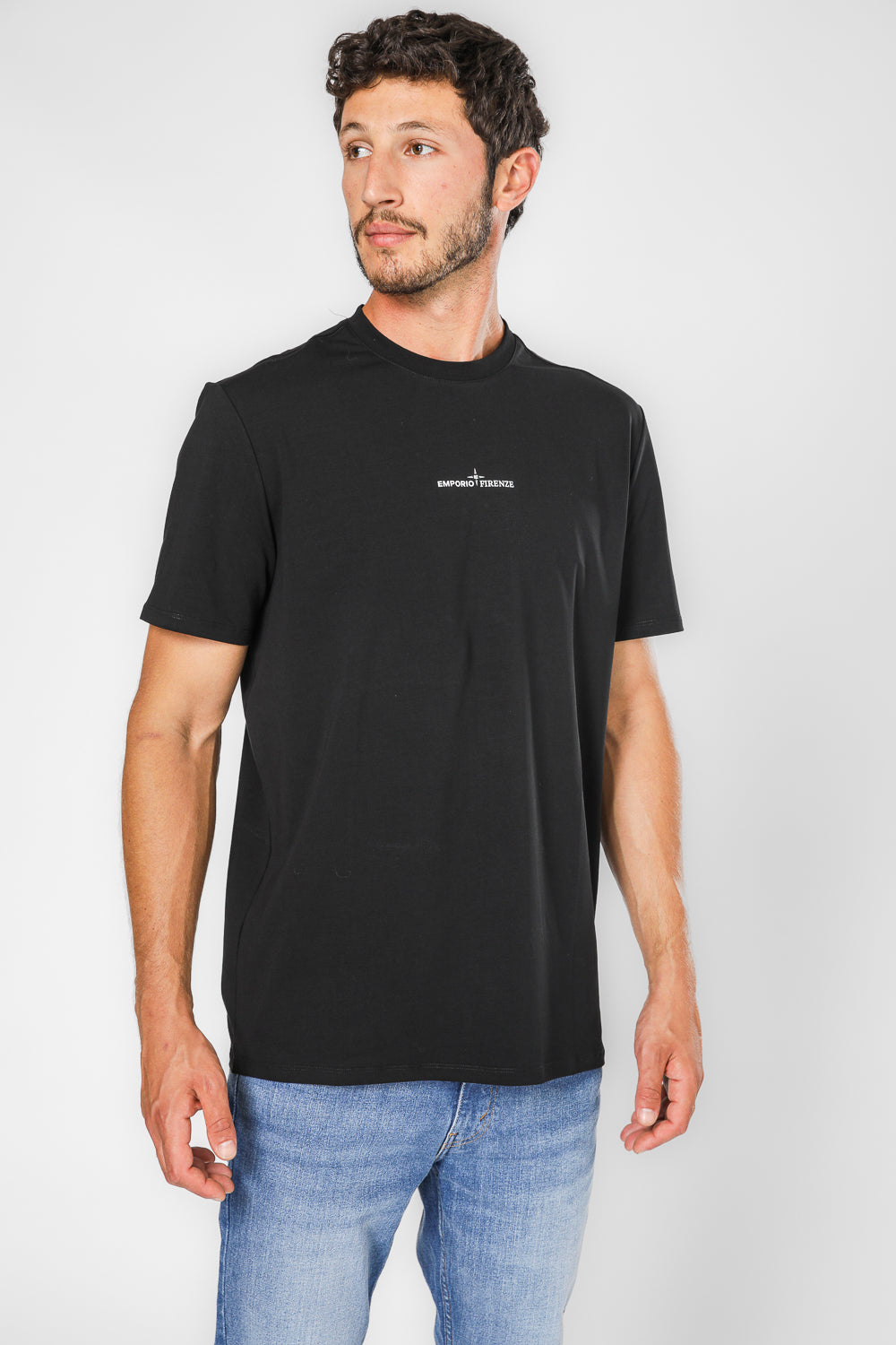 טישירט בצבע שחור לגברים