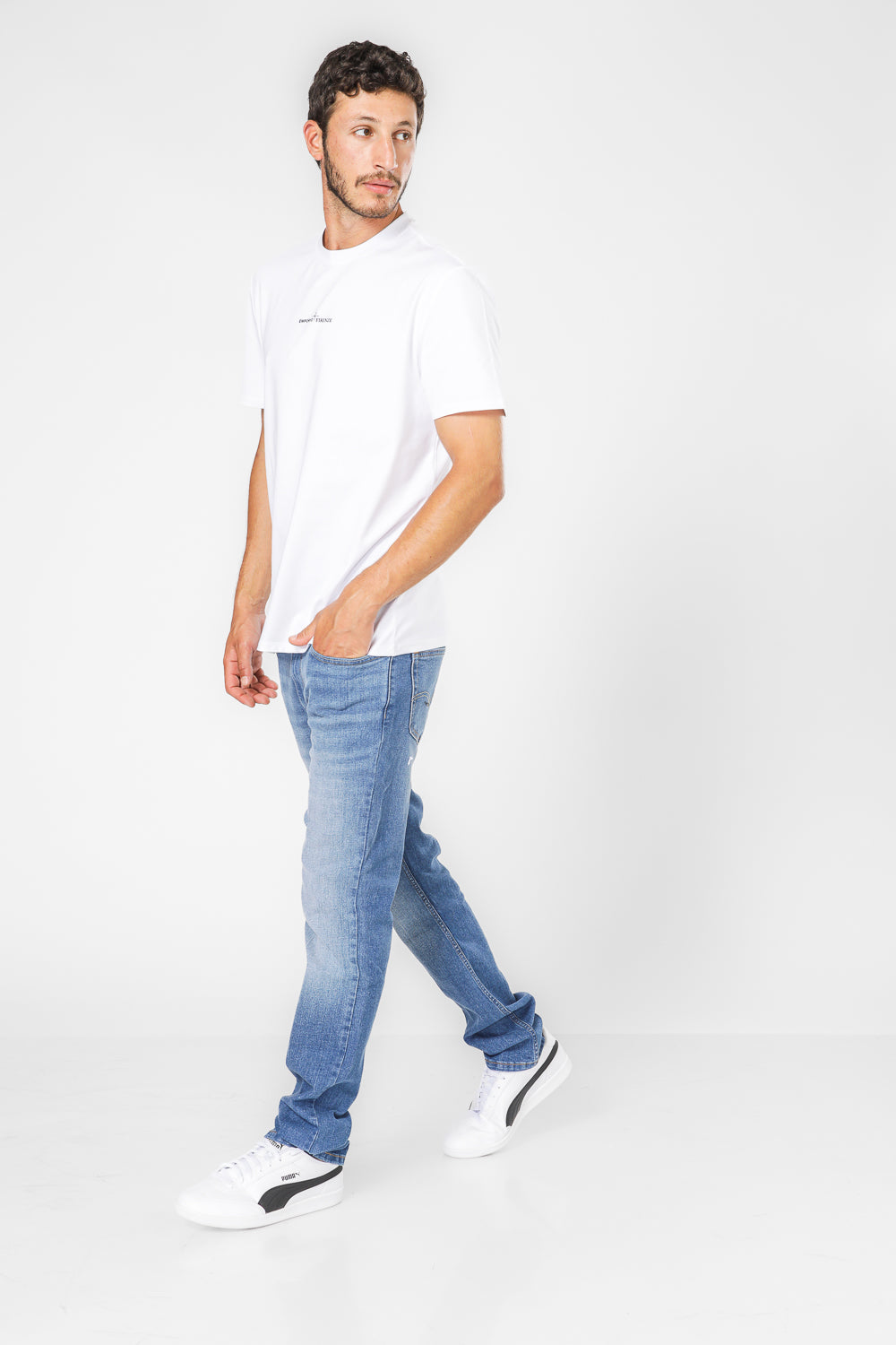 טישירט בצבע לבן לגברים