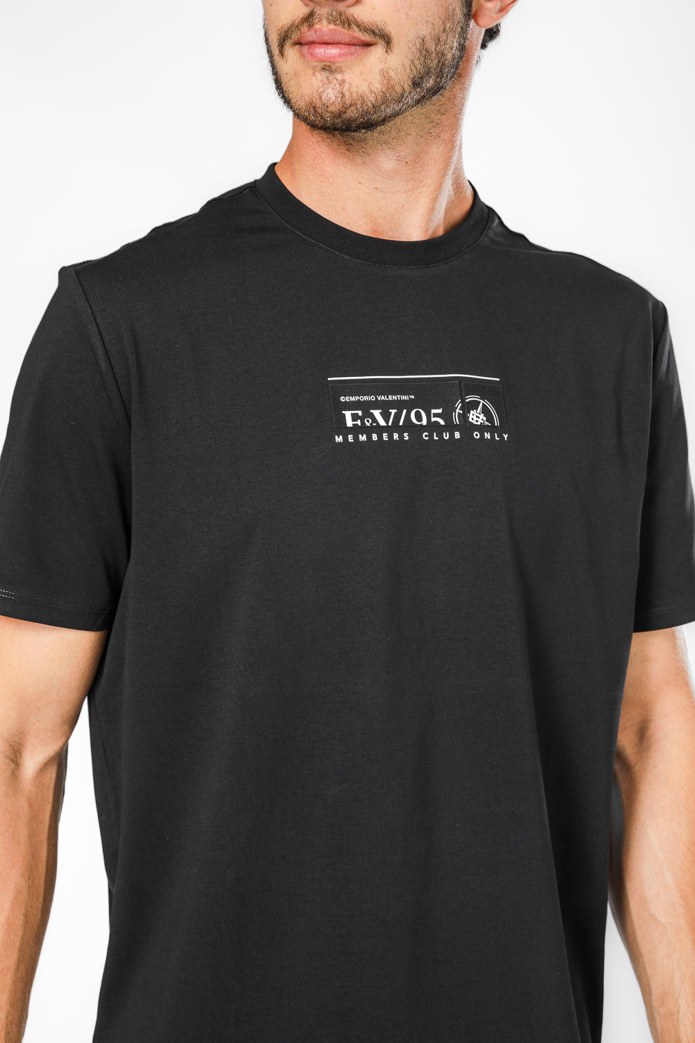 טישירט בצבע שחור לגברים