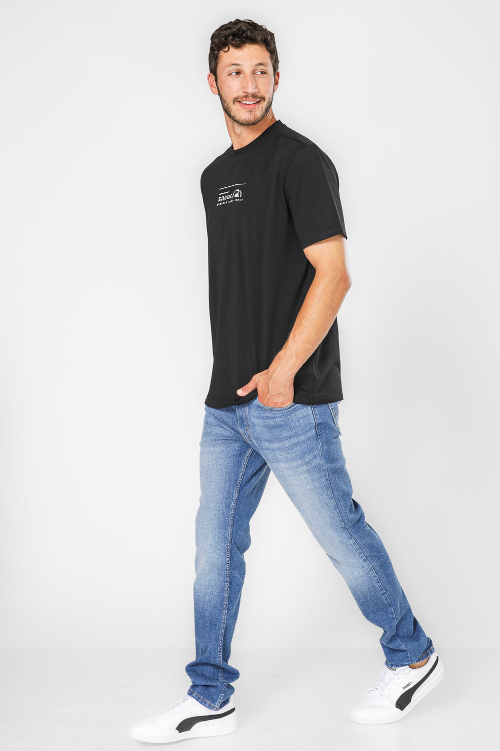 טישירט בצבע שחור לגברים