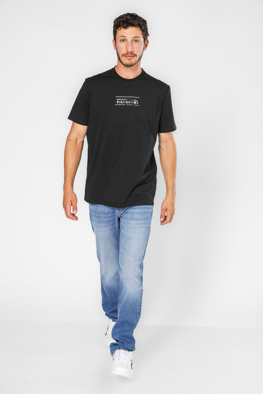 טישירט בצבע שחור לגברים