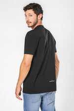 טישירט בצבע שחור לגברים