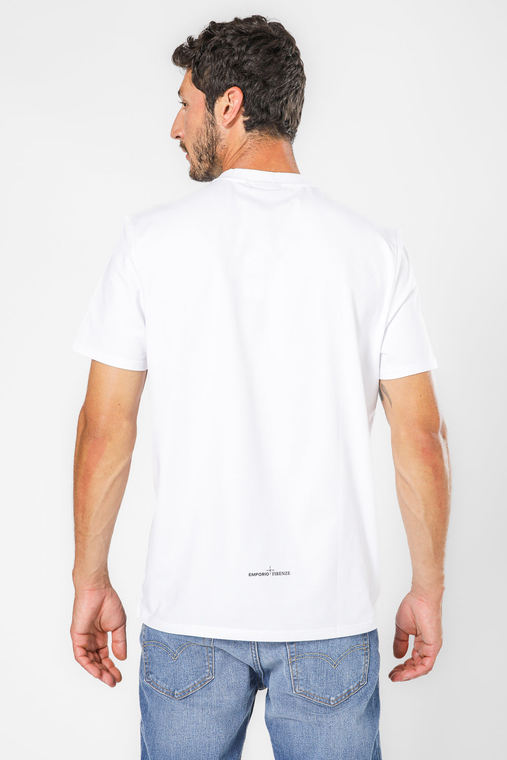 טישירט בצבע לבן לגברים