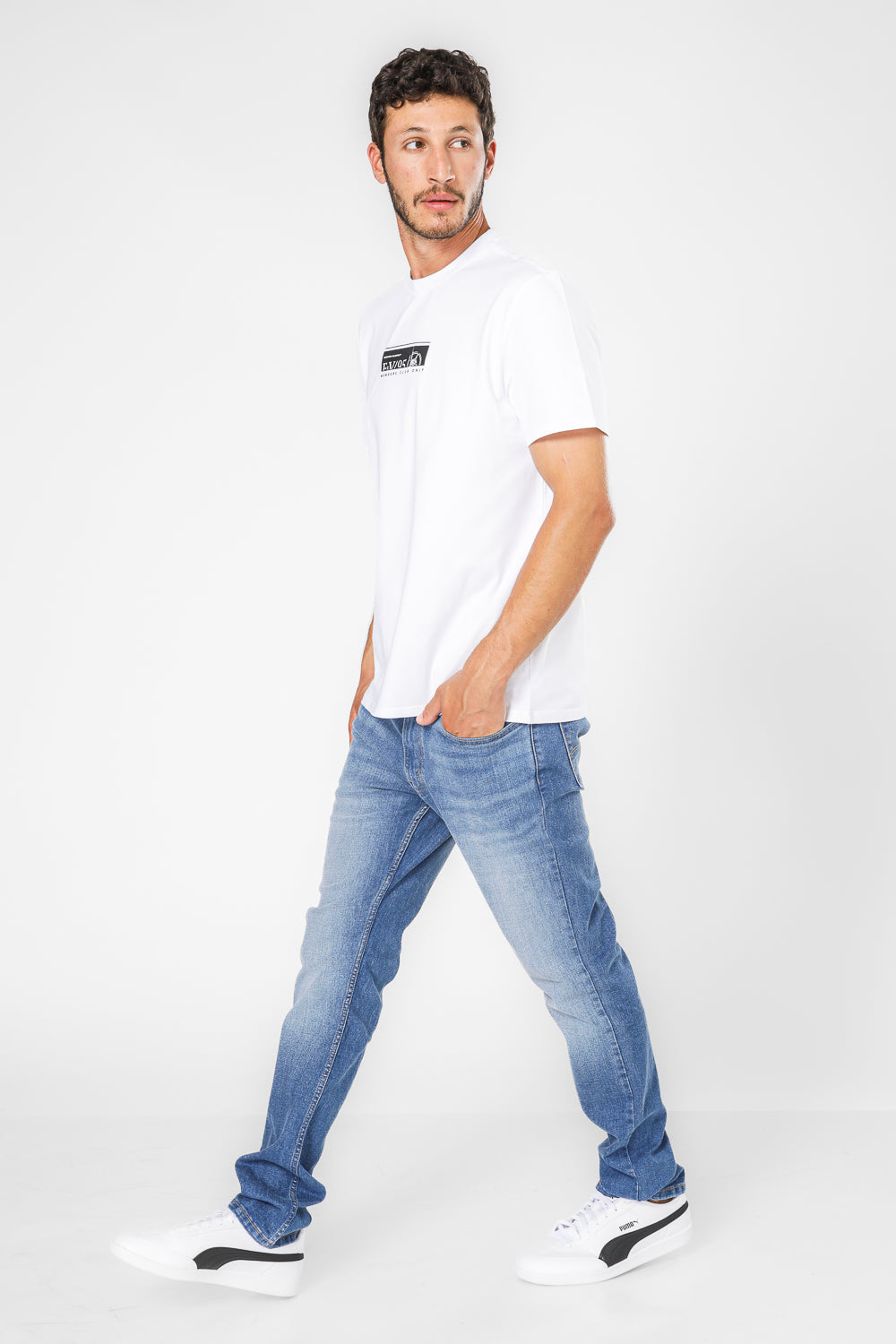 טישירט בצבע לבן לגברים