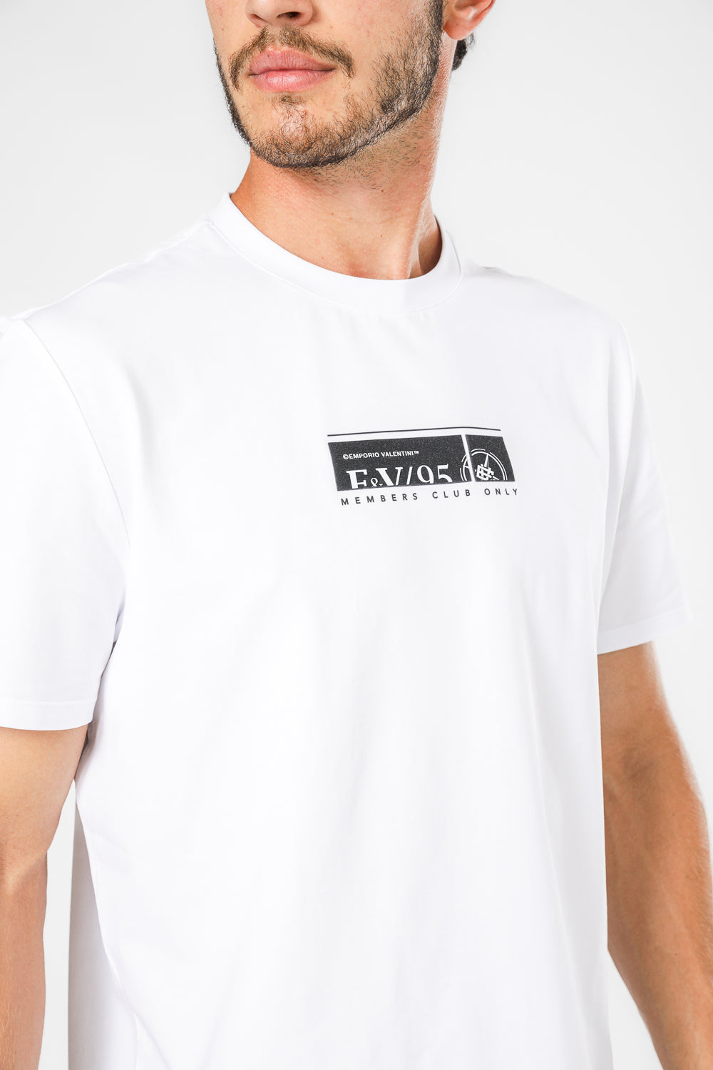 טישירט בצבע לבן לגברים