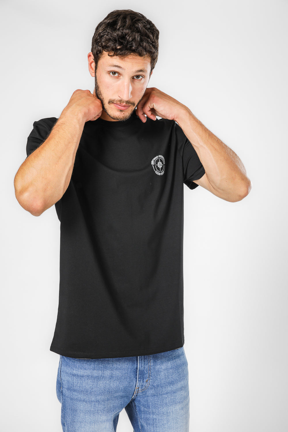 טישירט בצבע שחור לגברים