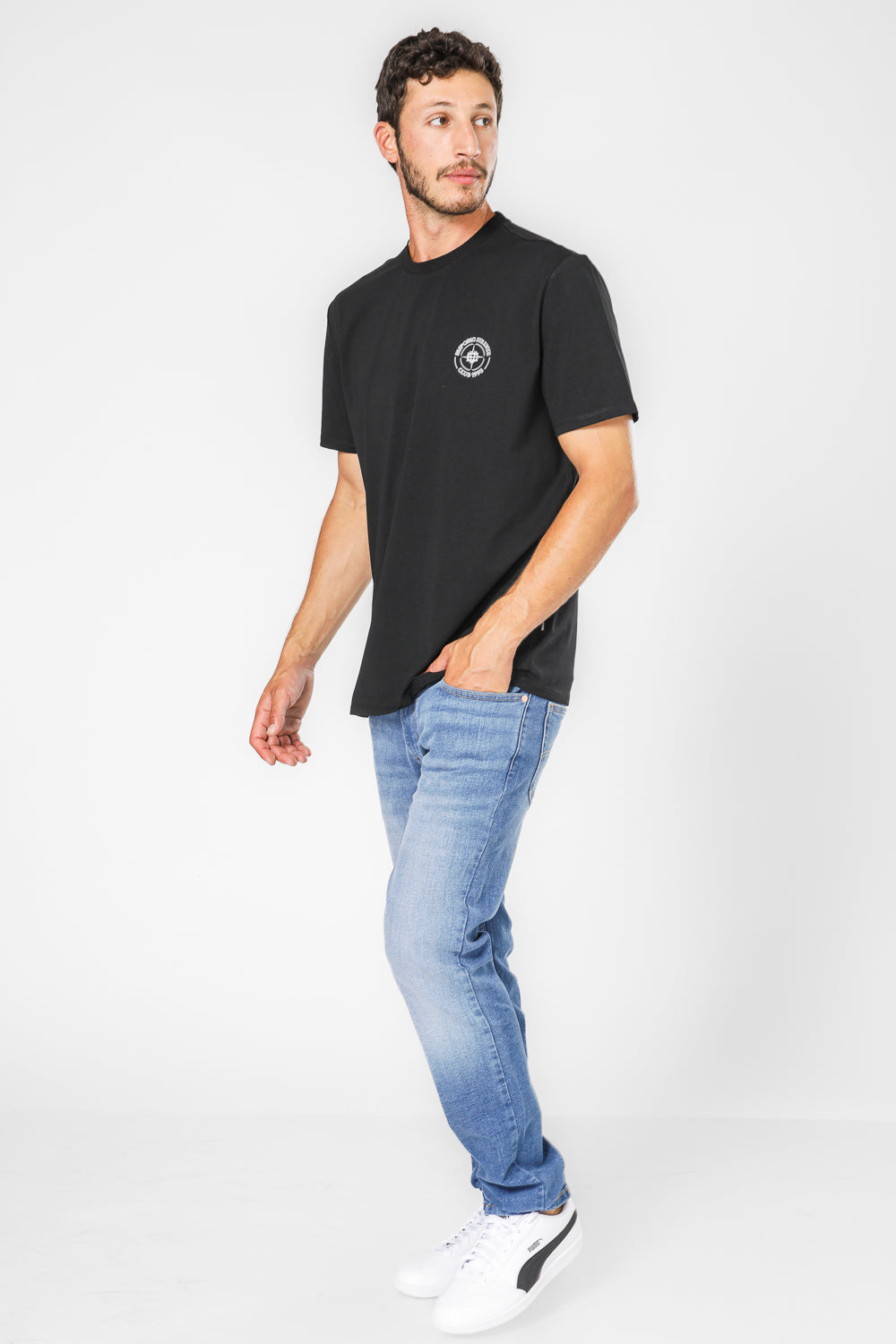 טישירט בצבע שחור לגברים