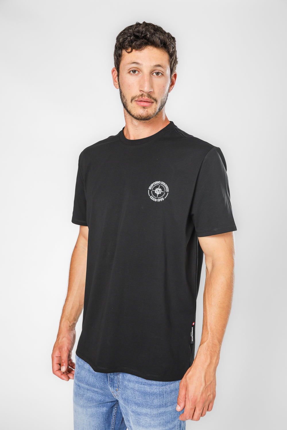 טישירט בצבע שחור לגברים