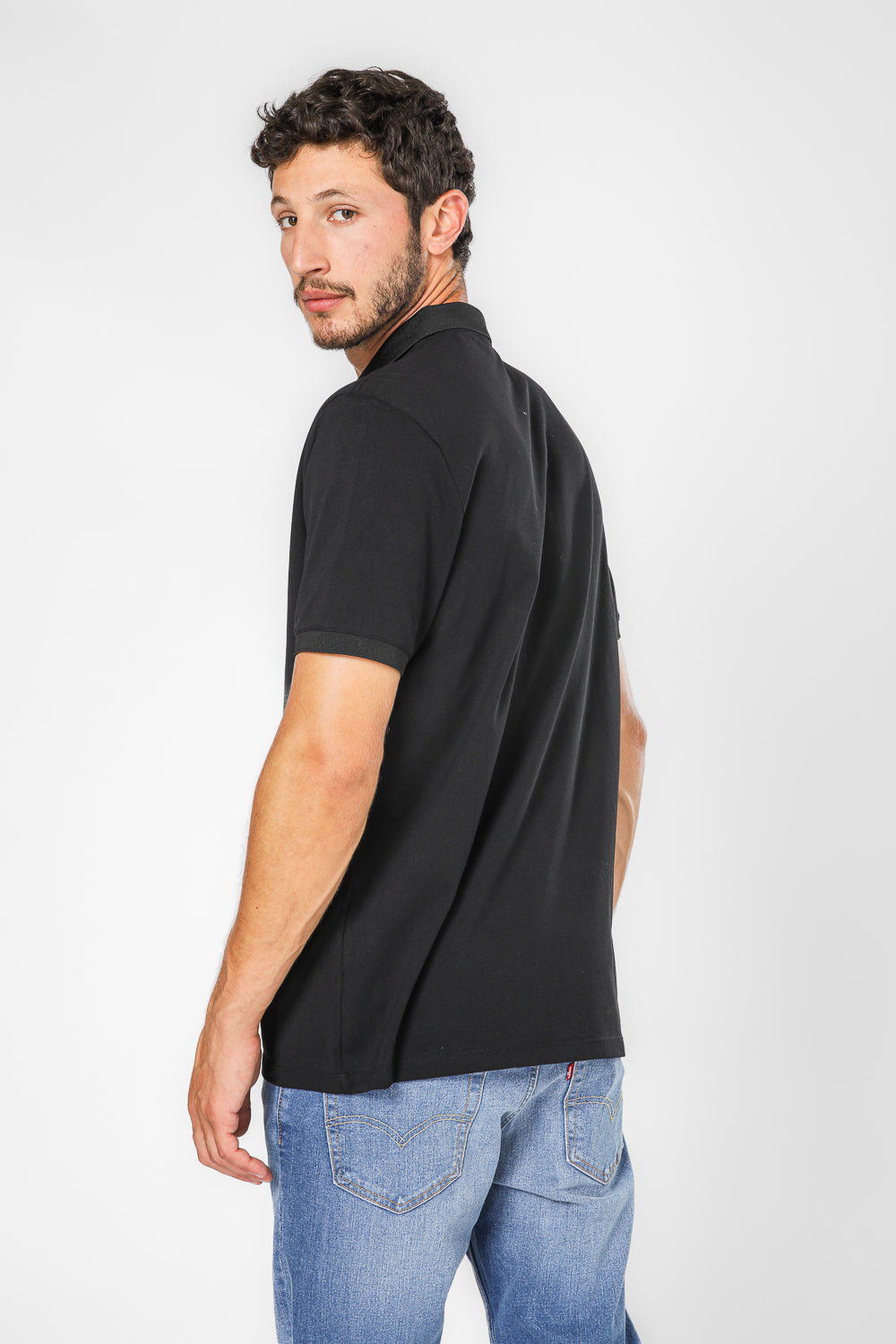 חולצת פולו בצבע שחור לגברים