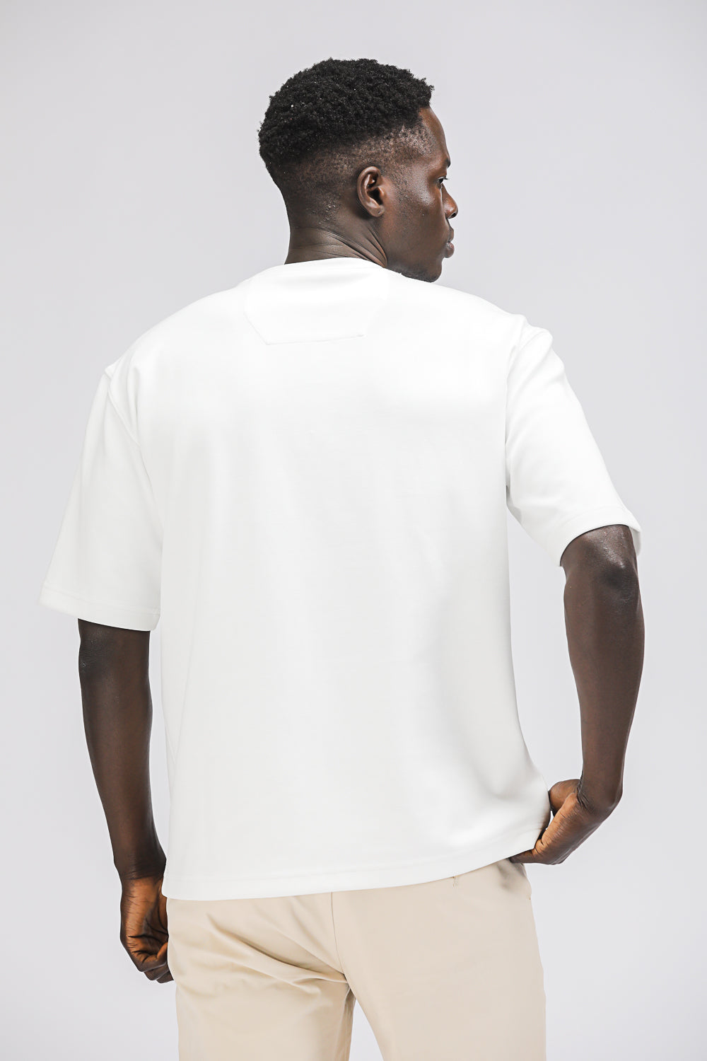 טישירט בגזרה קלאסית עם כיתוב | קנת קול 