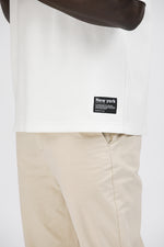 טישירט בגזרה קלאסית עם כיתוב | קנת קול 