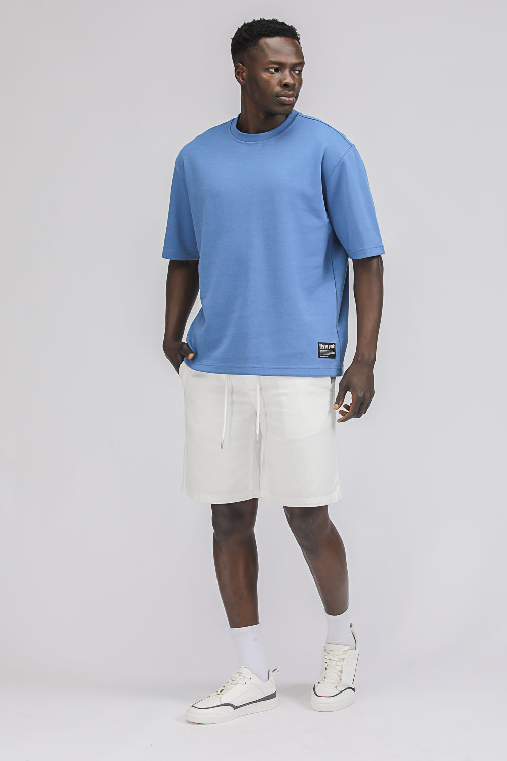 טישירט בגזרה קלאסית עם כיתוב | קנת קול