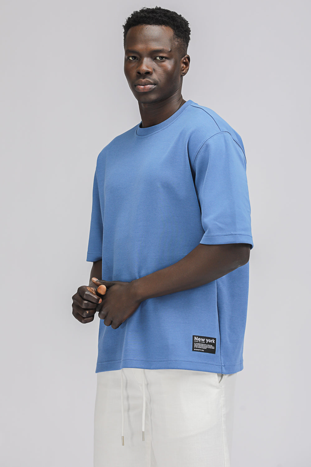 טישירט בגזרה קלאסית עם כיתוב | קנת קול