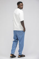 טישירט בגזרה קלאסית עם כיתוב | קנת קול
