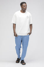 טישירט בגזרה קלאסית עם כיתוב | קנת קול
