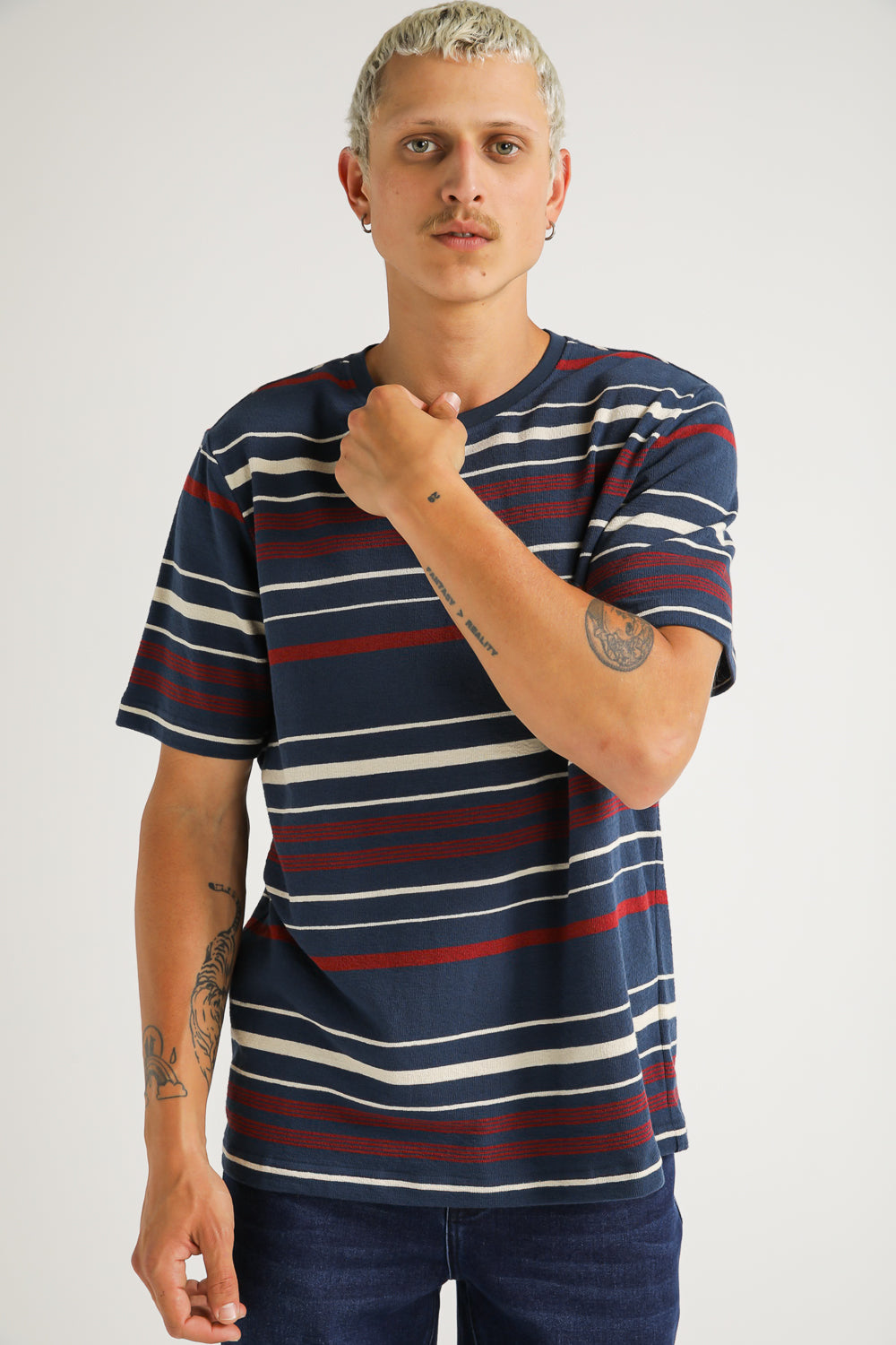 חולצת טישירט עם הדפס פסים | קנת קול