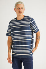 חולצת טישירט עם הדפס פסים | קנת קול