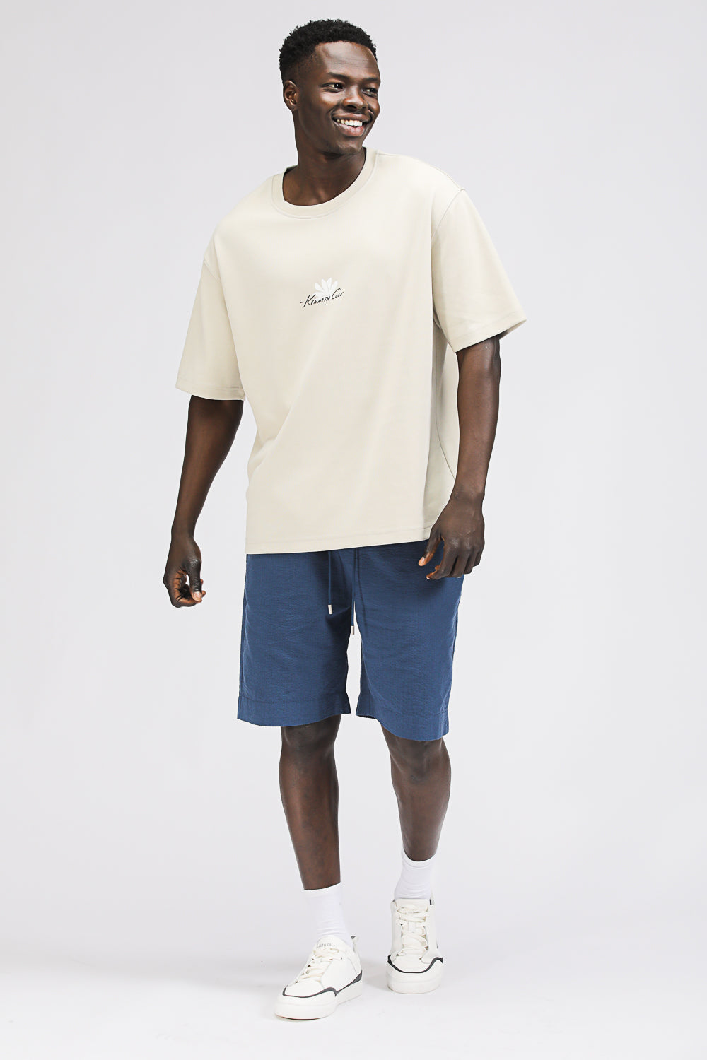 טישירט בגזרת אוברסייז עם הדפס פרח | קנת קול 