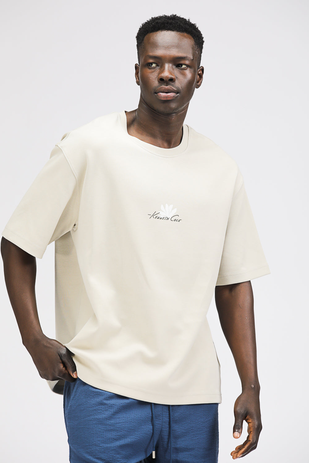 טישירט בגזרת אוברסייז עם הדפס פרח | קנת קול 