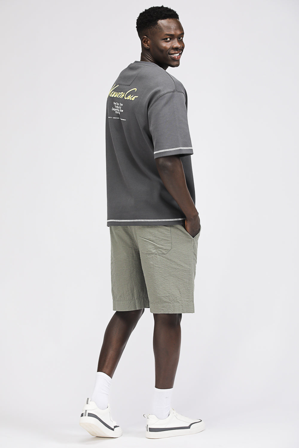 טישירט בגזרת אוברסייז עם הדפס | קנת קול 