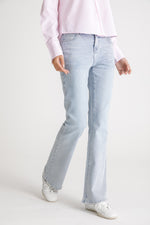 מכנסי ג'ינס בגזרת Boot cut לנשים | קנת קול