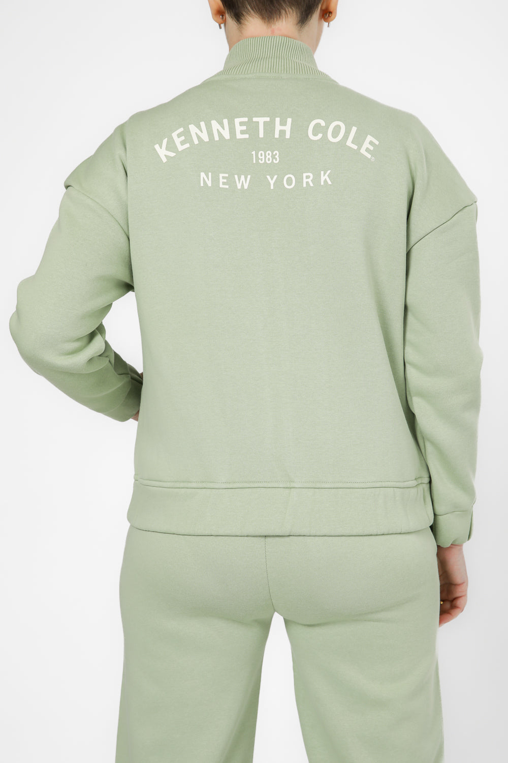 סווטשירט עם רוכסן לוגו בגב בצבע ירוק