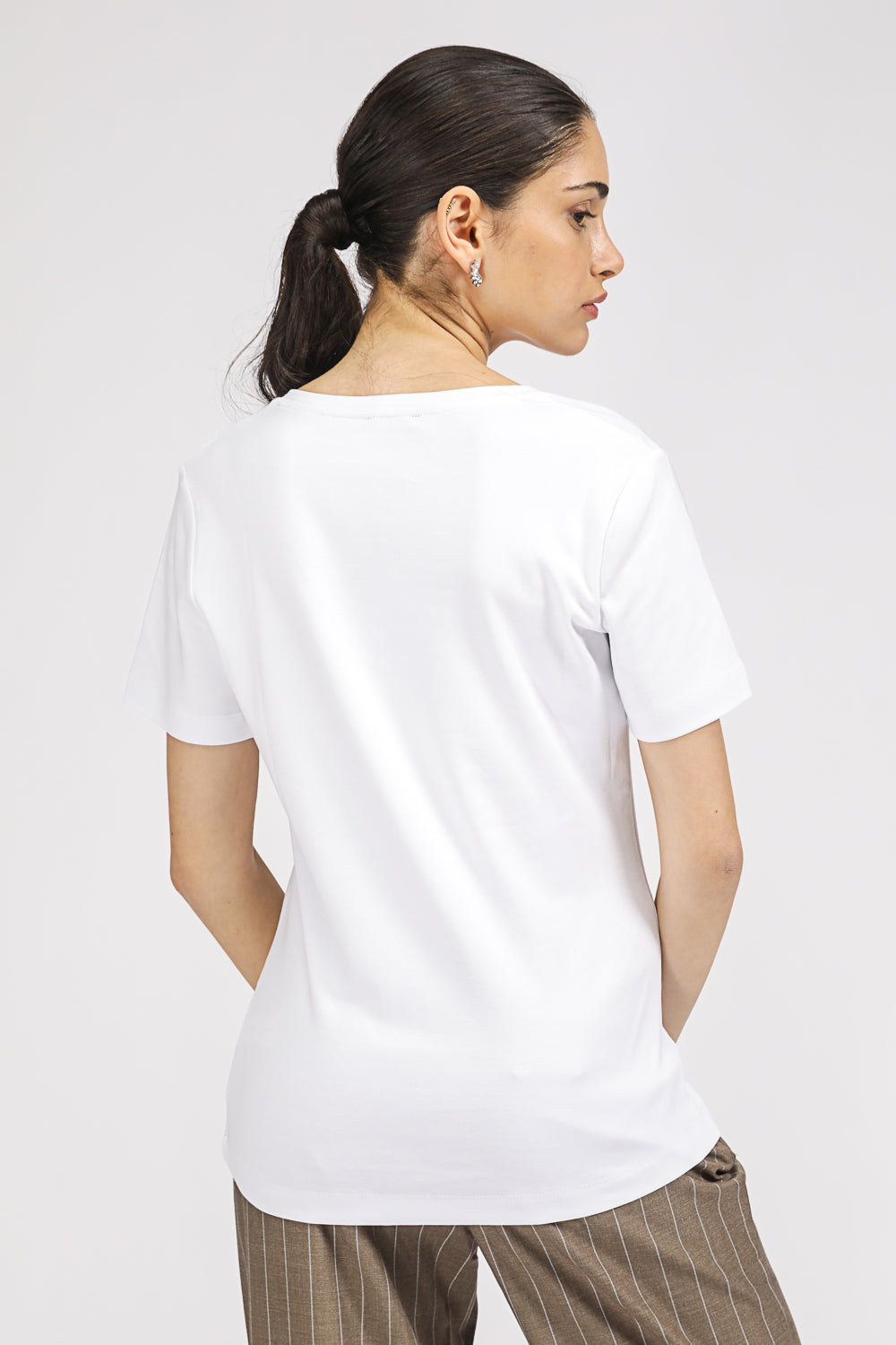 טישירט לנשים מפתח V בגזרה קלאסית | קנת קול