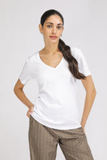 טישירט לנשים מפתח V בגזרה קלאסית | קנת קול