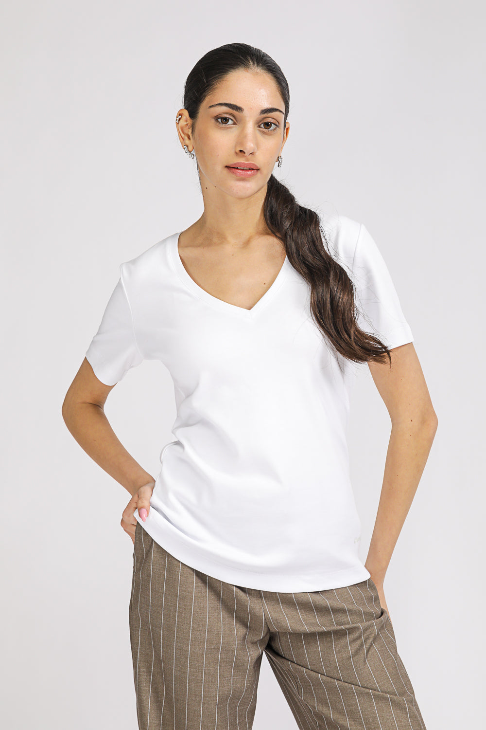 טישירט לנשים מפתח V בגזרה קלאסית | קנת קול