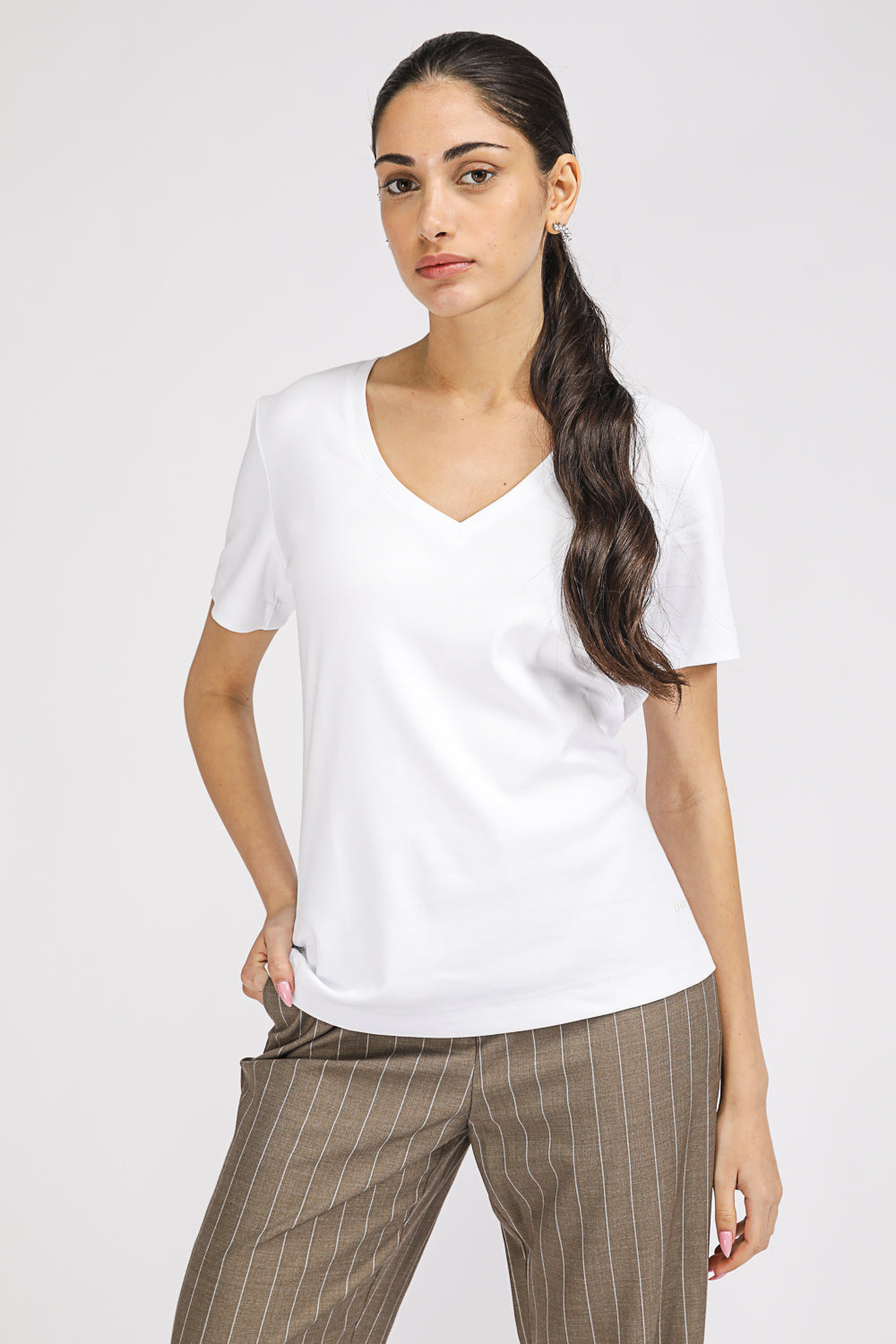 טישירט לנשים מפתח V בגזרה קלאסית | קנת קול