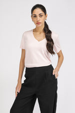 טישירט לנשים מפתח V בגזרה קלאסית | קנת קול