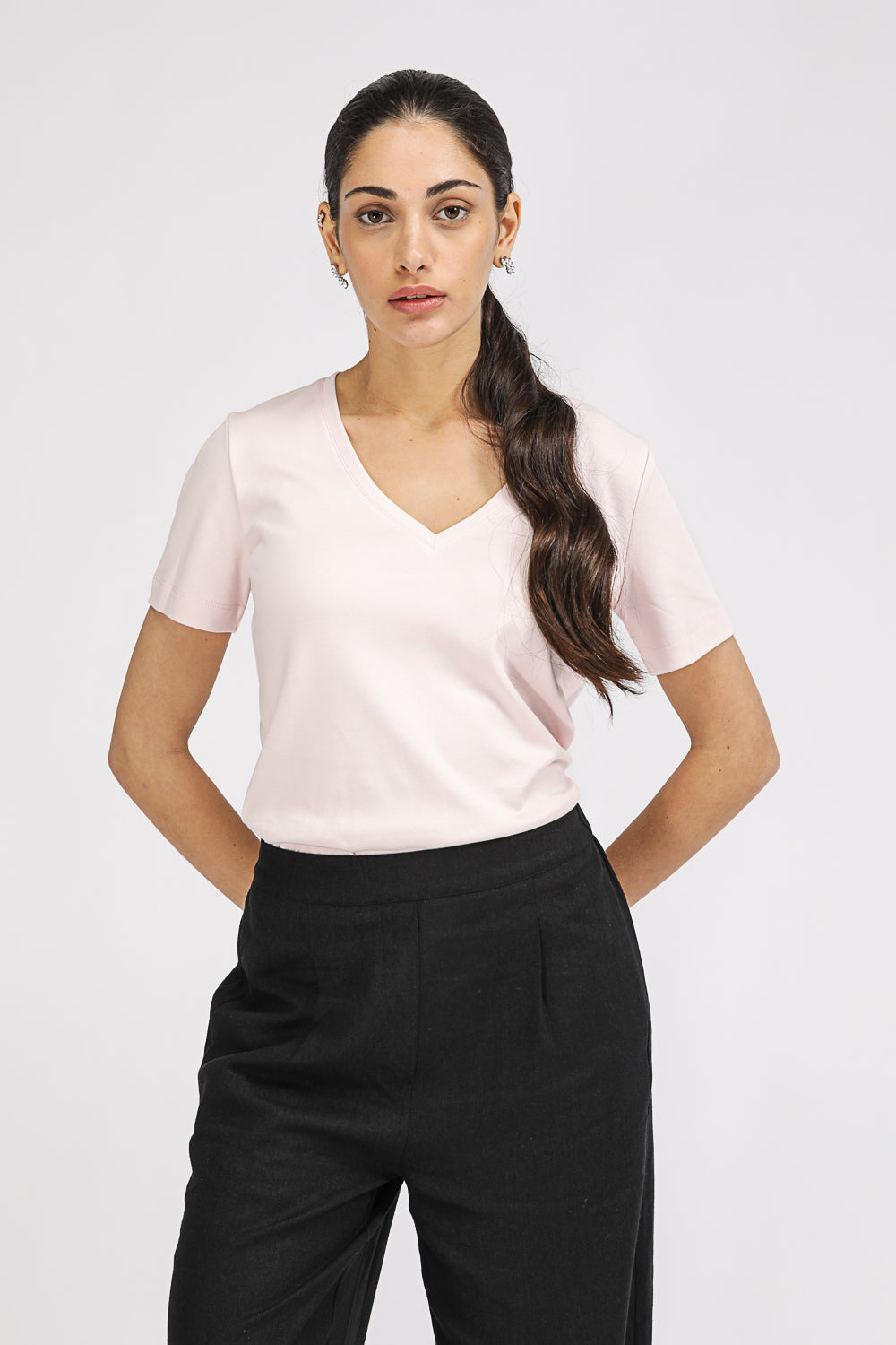 טישירט לנשים מפתח V בגזרה קלאסית | קנת קול