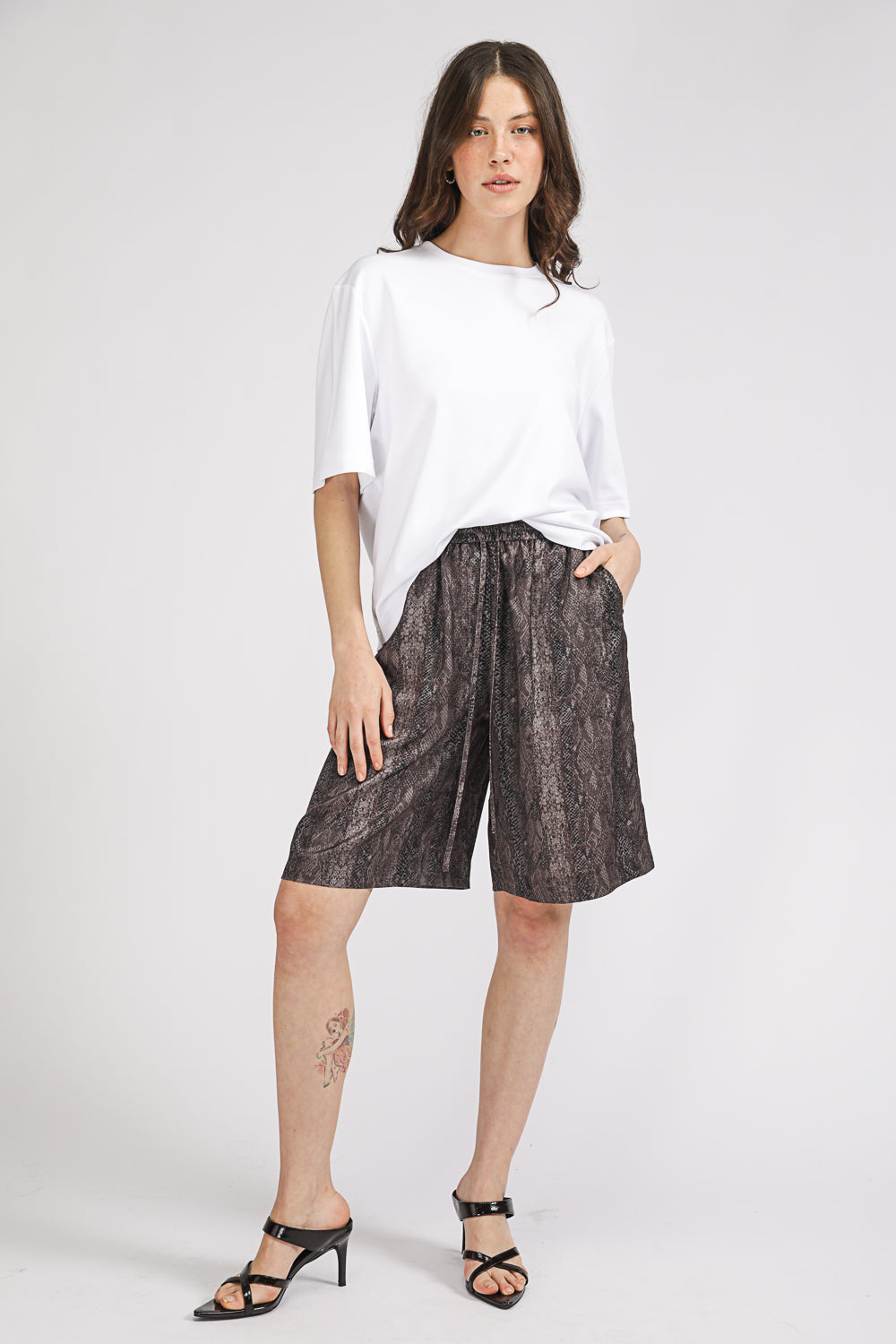 טישירט לנשים בגזרה ישרה | קנת קול 