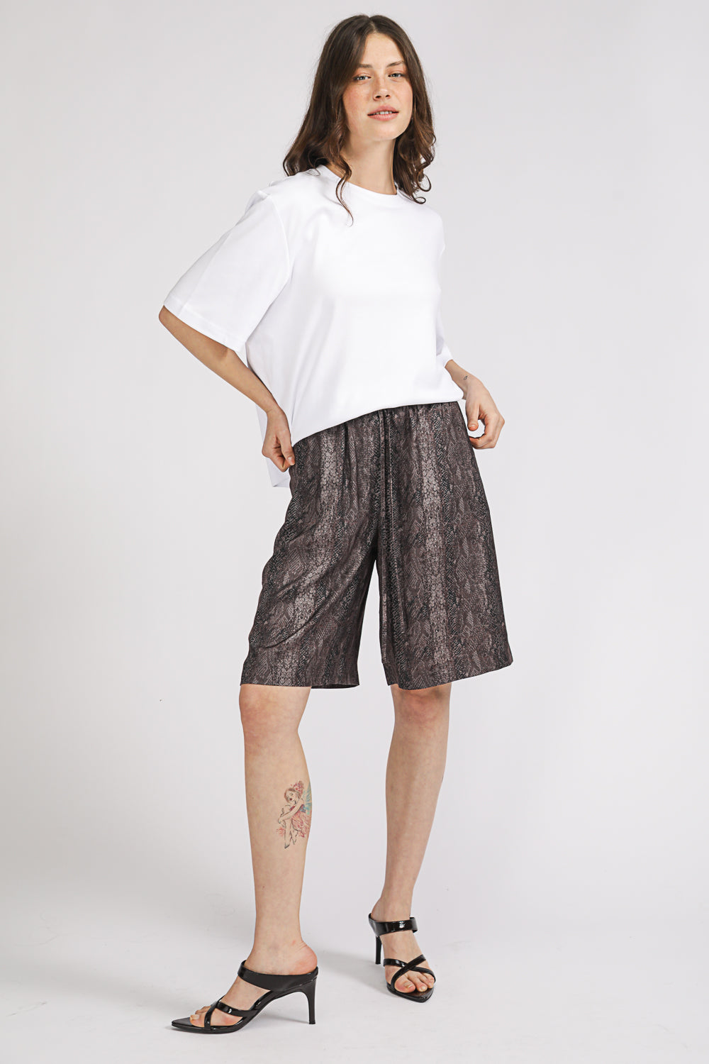 טישירט לנשים בגזרה ישרה | קנת קול 