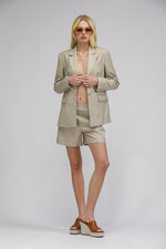 מכנסי ברמודה מחויטים בגזרה גבוהה | קנת קול 