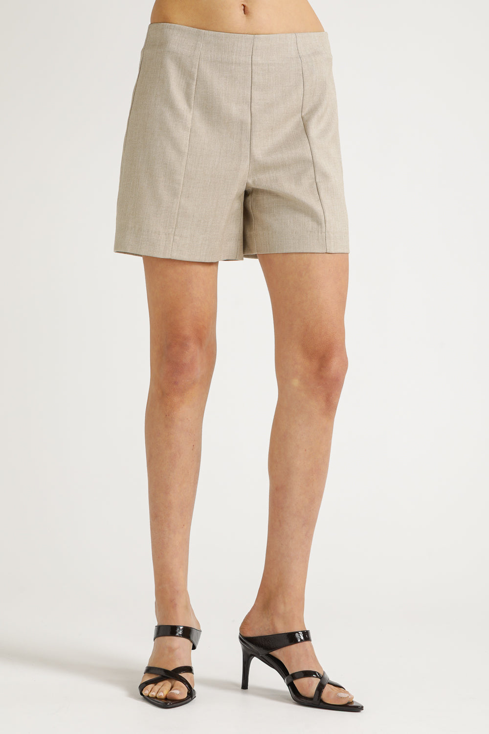 מכנסי ברמודה מחויטים בגזרה גבוהה | קנת קול