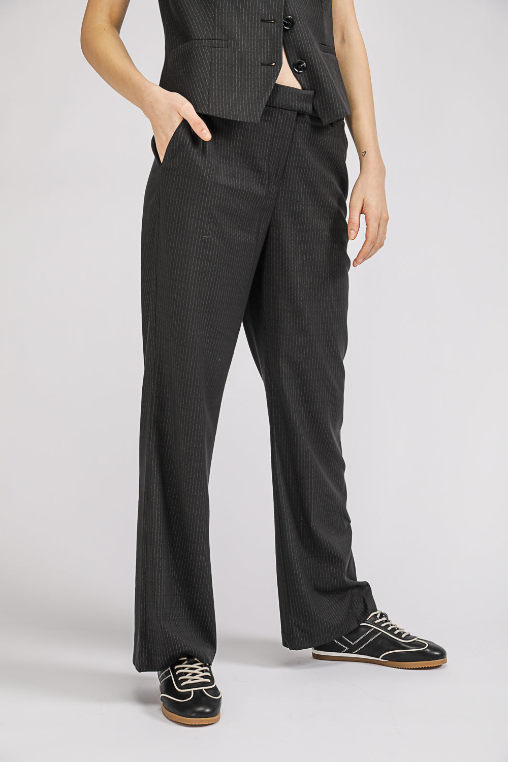 מכנסיים מחויטים לנשים | קנת קול