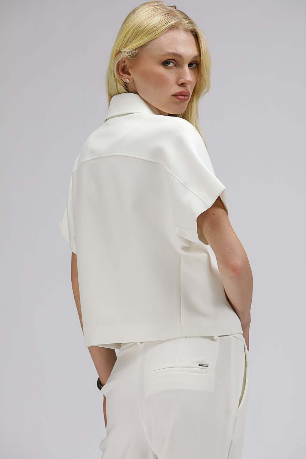 ג'קט לנשים עם שרוולים קצרים | קנת קול 