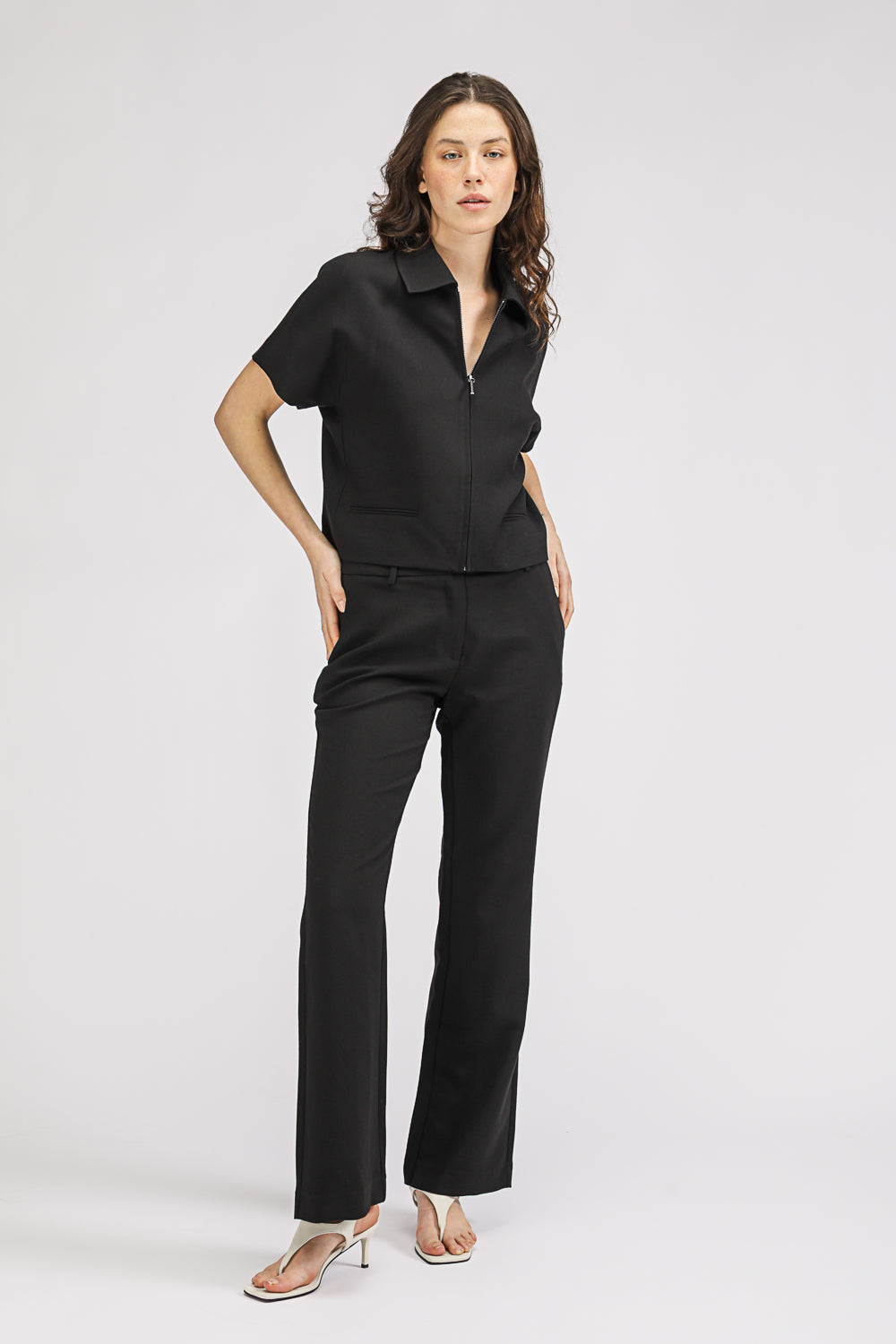 ג'קט בגזרה מחויטת עם שרוולים קצרים | קנת קול