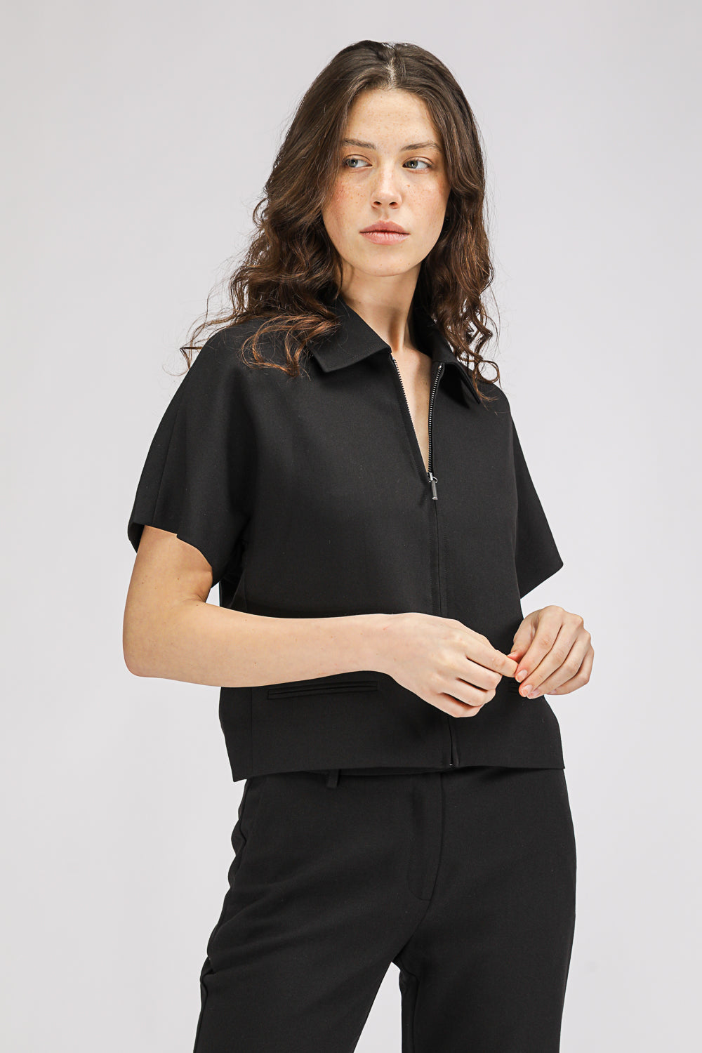 ג'קט בגזרה מחויטת עם שרוולים קצרים | קנת קול