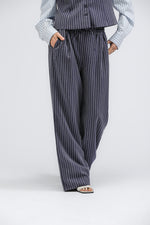 מכנסיים בגזרה רחבה עם הדפס פסים | קנת קול
