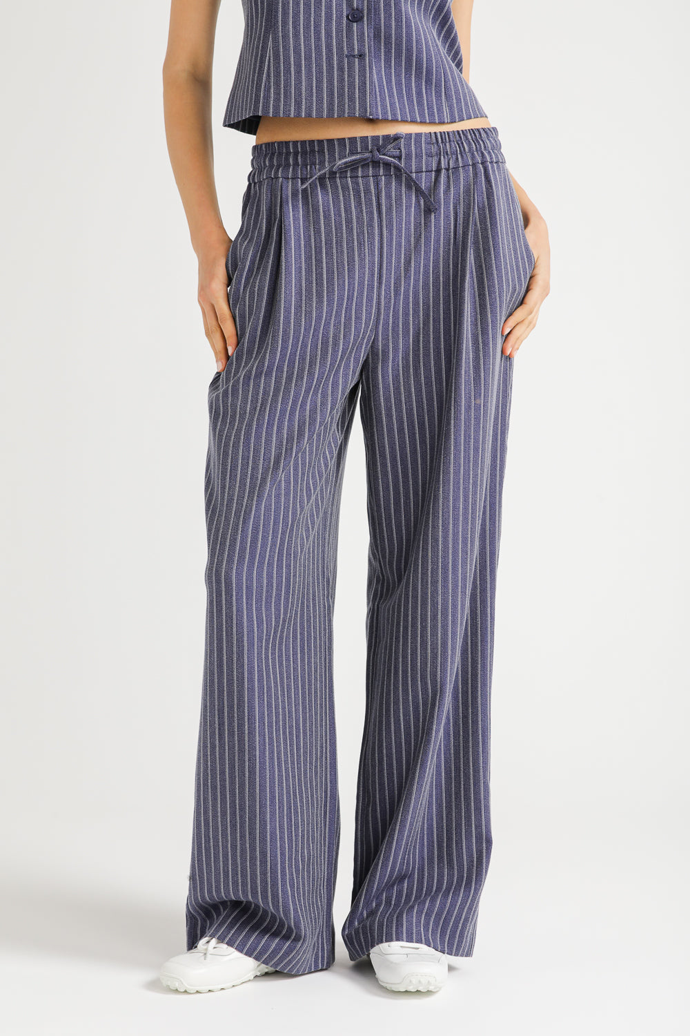 מכנסיים בגזרה רחבה עם הדפס פסים | קנת קול
