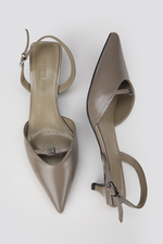 נעלי שפיץ עם עקב נמוך | קנת קול 