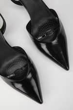 נעלי שפיץ עם עקב נמוך | קנת קול 