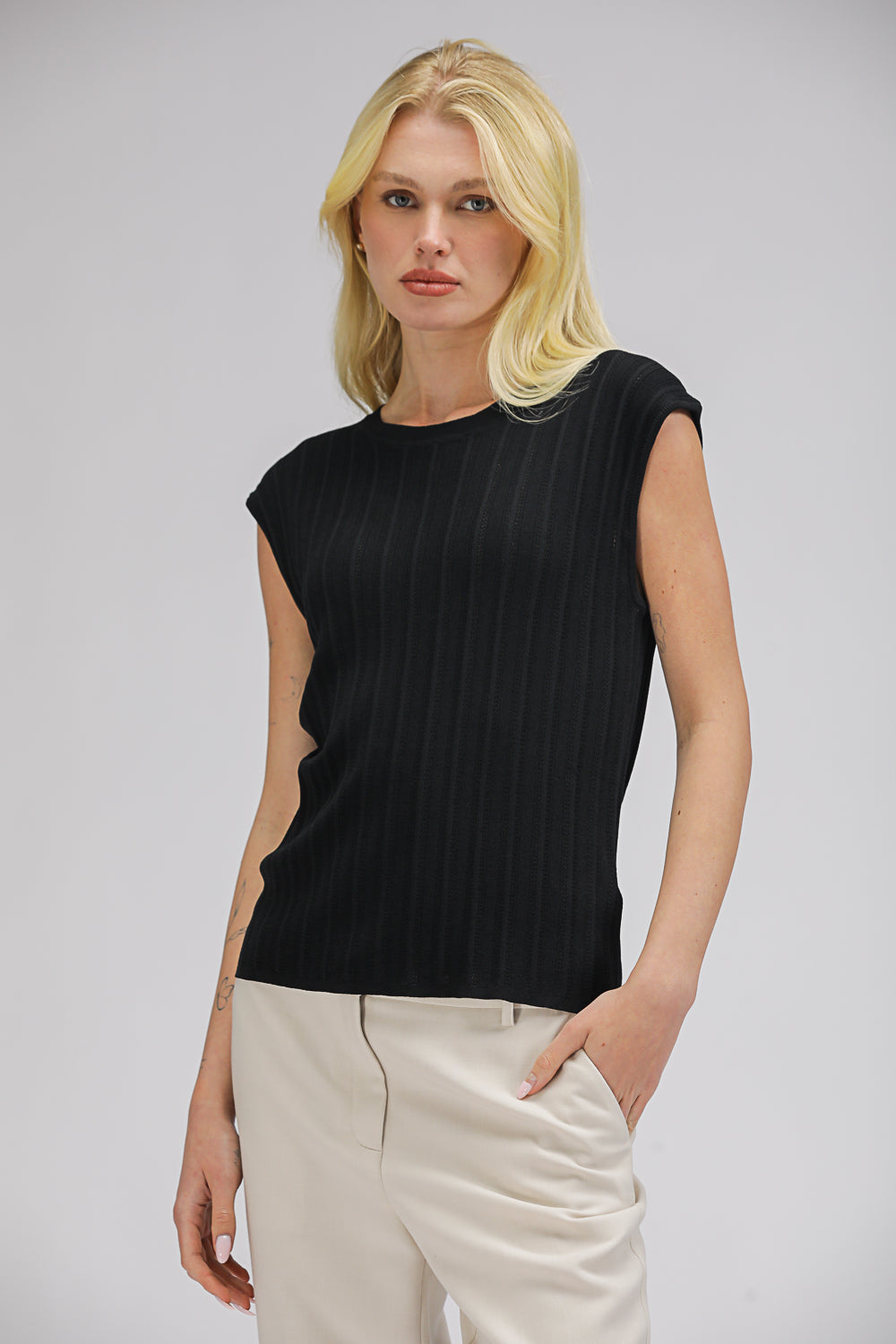 חולצת סריג עם שרוולים קצרים | קנת קול 